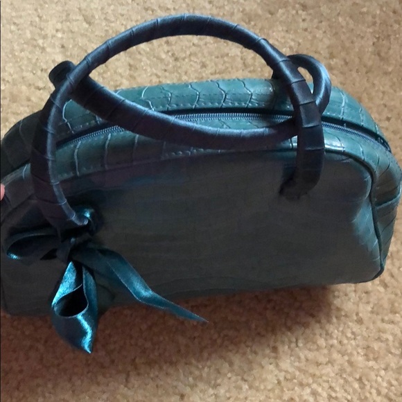 VICTORIA’S SECRET - Croc Handbag with Silk Ribbon - Picture 3 of 10